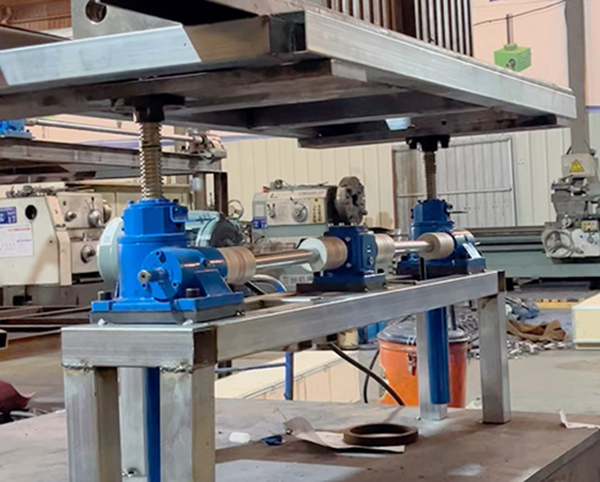 四臺同步絲桿升降機